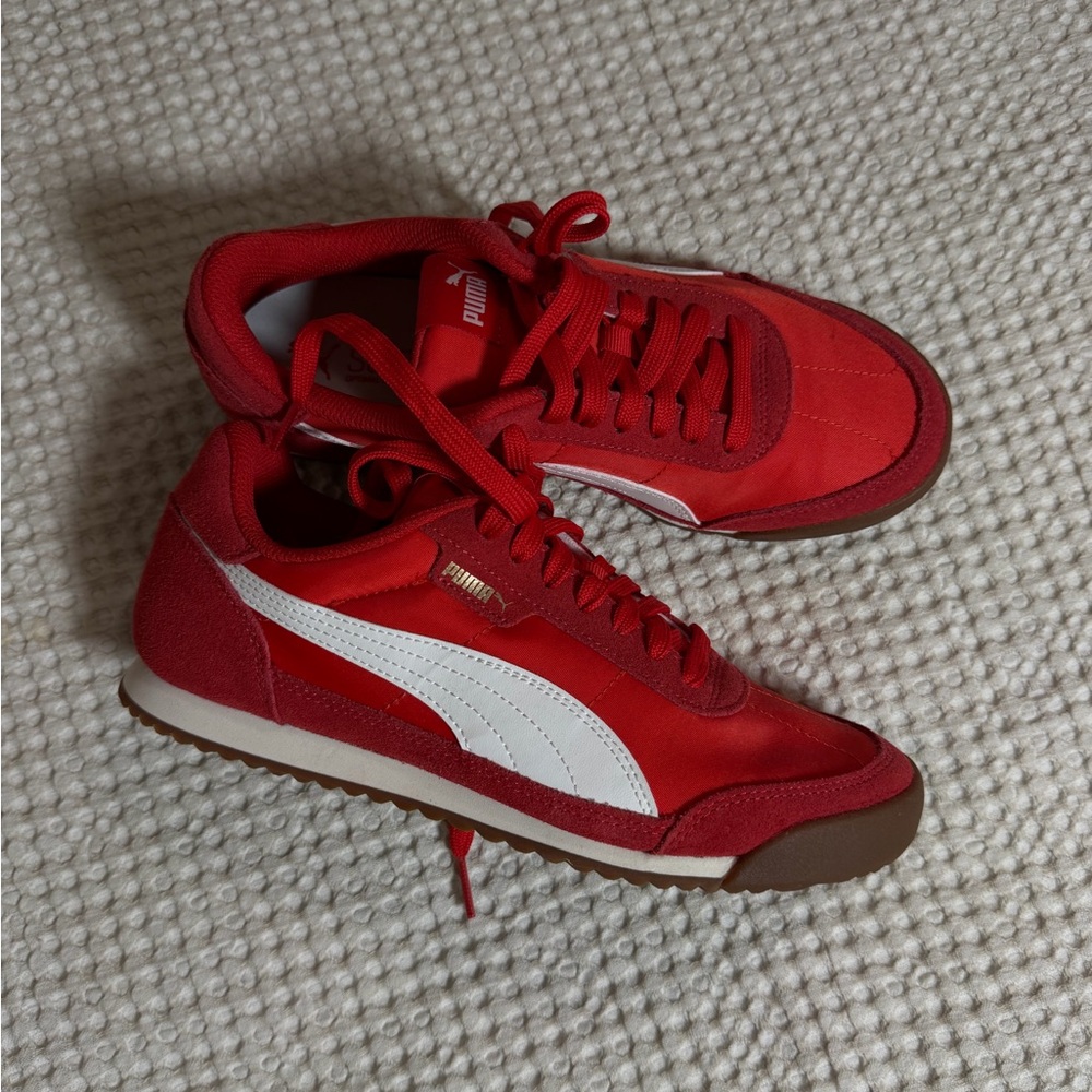 Puma Men's Red and White Sneakers